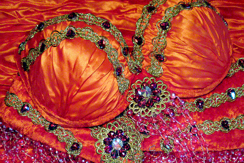 Conjunto para dança do ventre em cetim e veludo